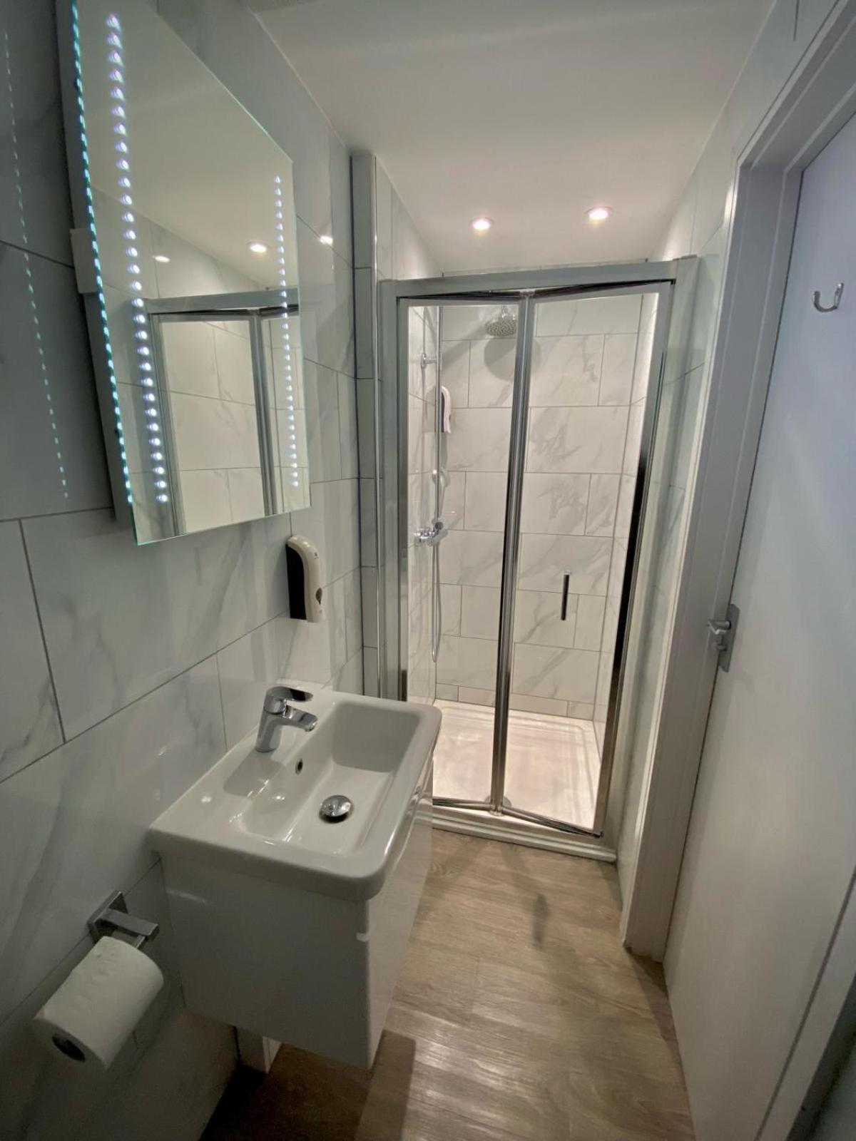 Holtwhites Hotel Enfield